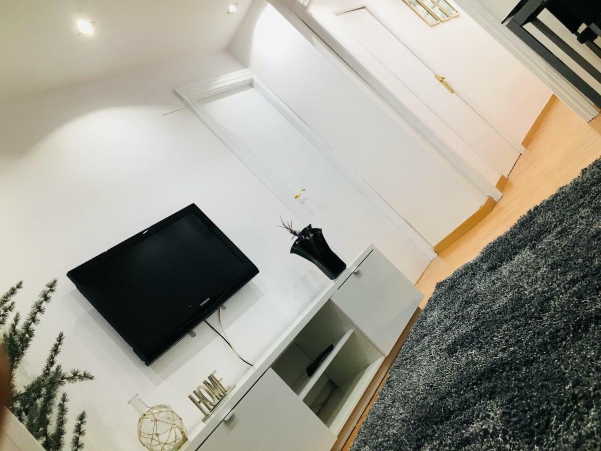 Apartamento Good Vibes Apartment Сарагоса Екстериор снимка