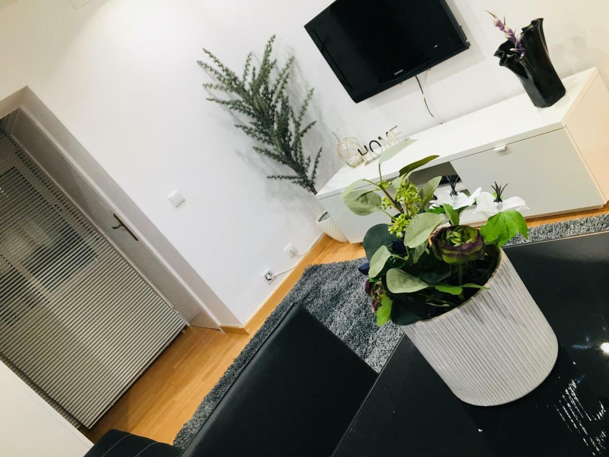 Apartamento Good Vibes Apartment Сарагоса Екстериор снимка